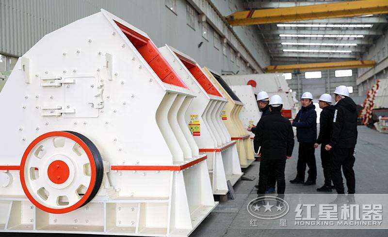 大型錘破機展示，客戶參觀現(xiàn)場