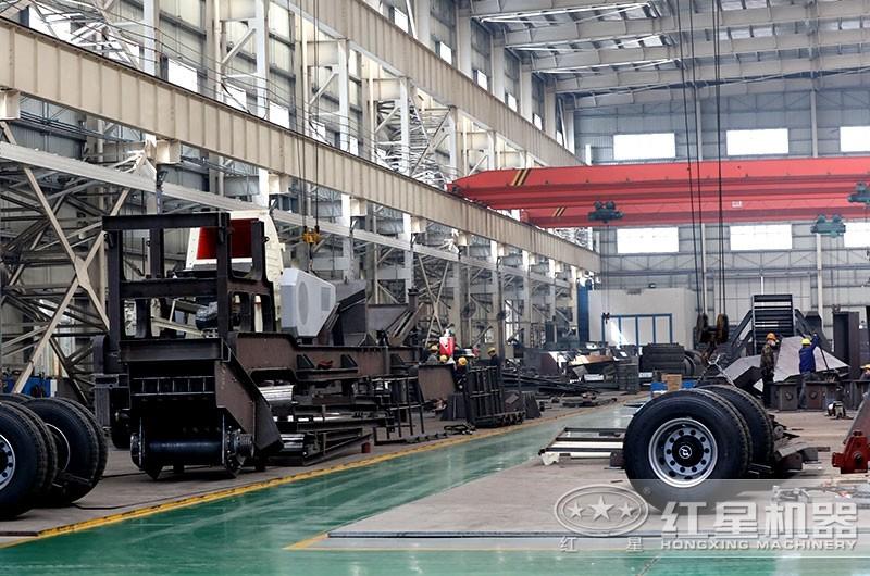 可流動的全自動錘式粉碎機車間生產(chǎn)，工匠精神，性能優(yōu)良