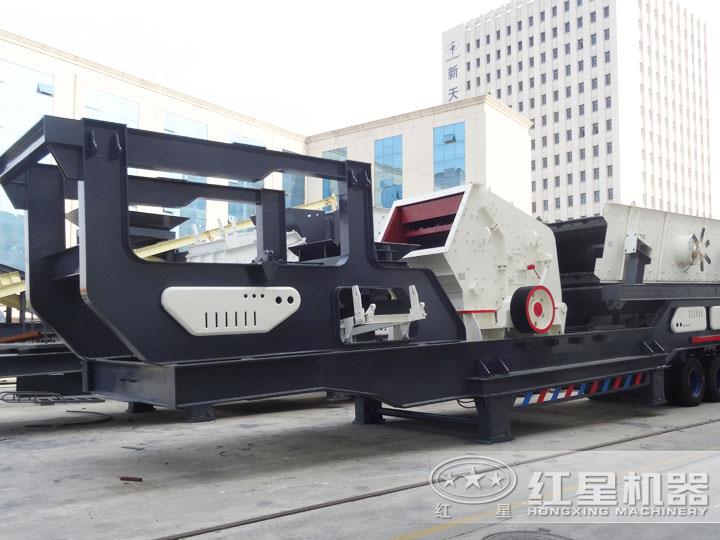 輪胎移動破碎站配反擊式破碎機，時產(chǎn)70-280t/h，具有整形作用