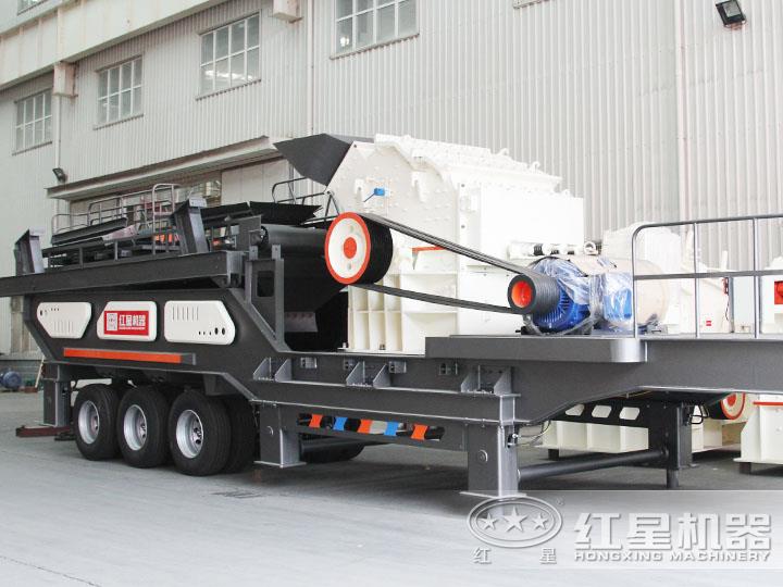 移動式細碎機能夠?qū)Σ煌捕鹊奈锪线M行細碎加工，效能高節(jié)能