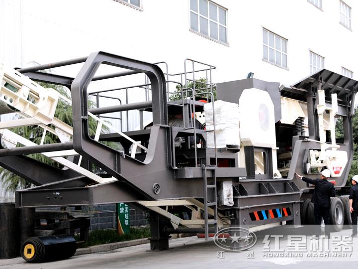 輪胎移動破碎站配鄂式破碎機，時產(chǎn)50-500t/h