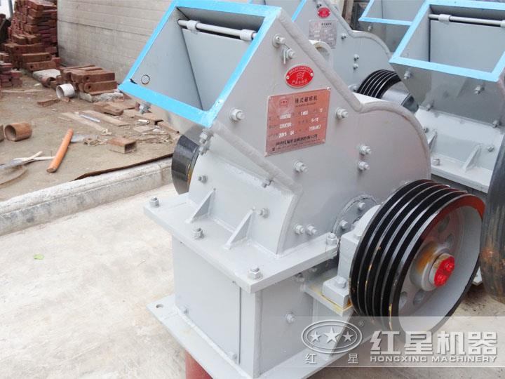 錘式破碎機(jī)，電機(jī)功率6P 55KW，時(shí)產(chǎn)18-40噸