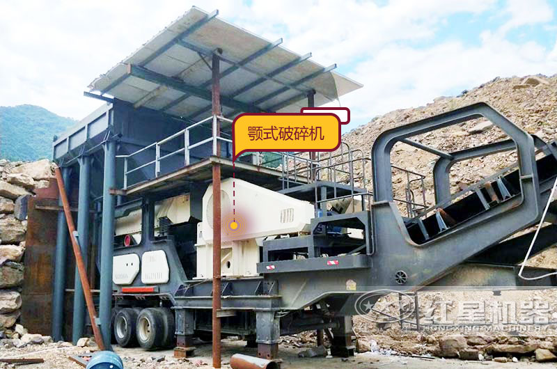 輪胎式移動(dòng)鄂式破碎機(jī)生產(chǎn)現(xiàn)場(chǎng)，投資少收益好