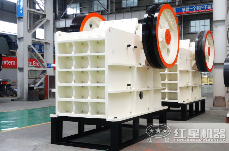 鄂式破碎機時產(chǎn)1-2200t/h，進料125-1200mm