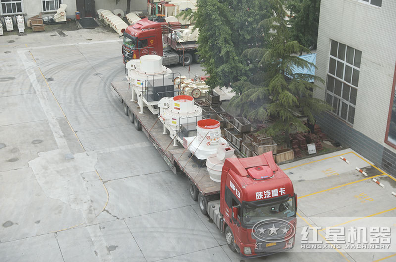 又一整套石粉磨粉機生產線設備裝車發(fā)貨中